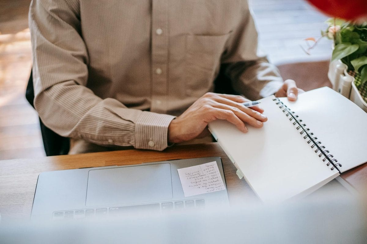 The Friday Weekly Review: The 45-Minute Habit That Quietly Separates Men Who Compound From Men Who Just Stay Busy